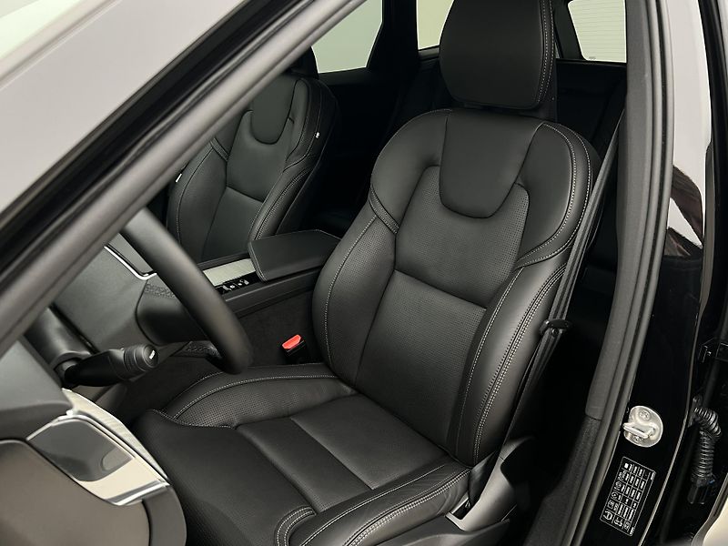 Volvo XC60 B5 AWD DARK PLUS AUT  - fotka 18 z 45