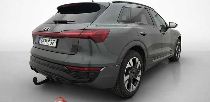 Audi Q8 e-tron 55 Q 360kam Vzduch Tažné Pano  - fotka 7 z 37