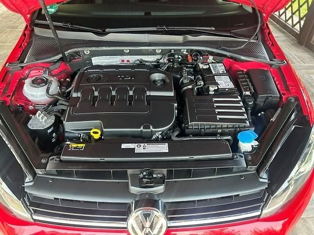 Volkswagen Golf 1,6TDi DSG Variant LED MATRIX - fotka 47 z 51