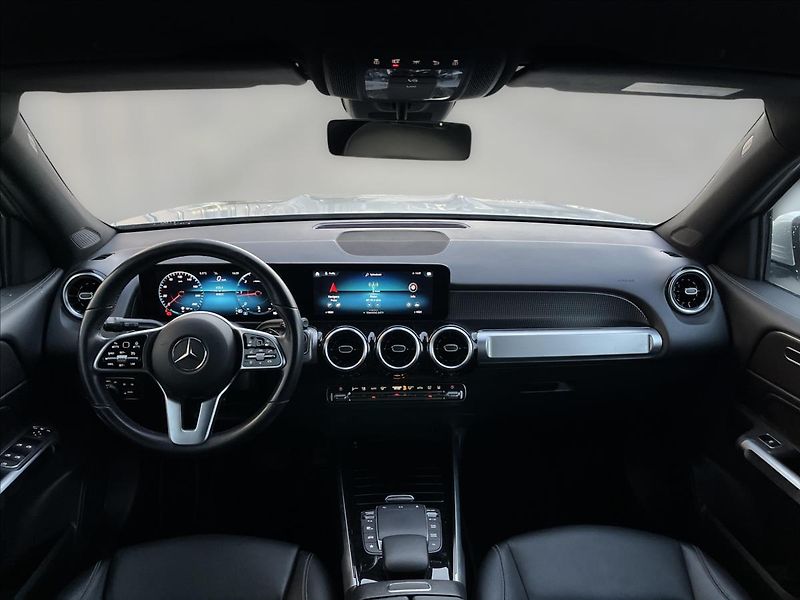 Mercedes-Benz GLB 200d 4MATIC - fotka 13 z 23