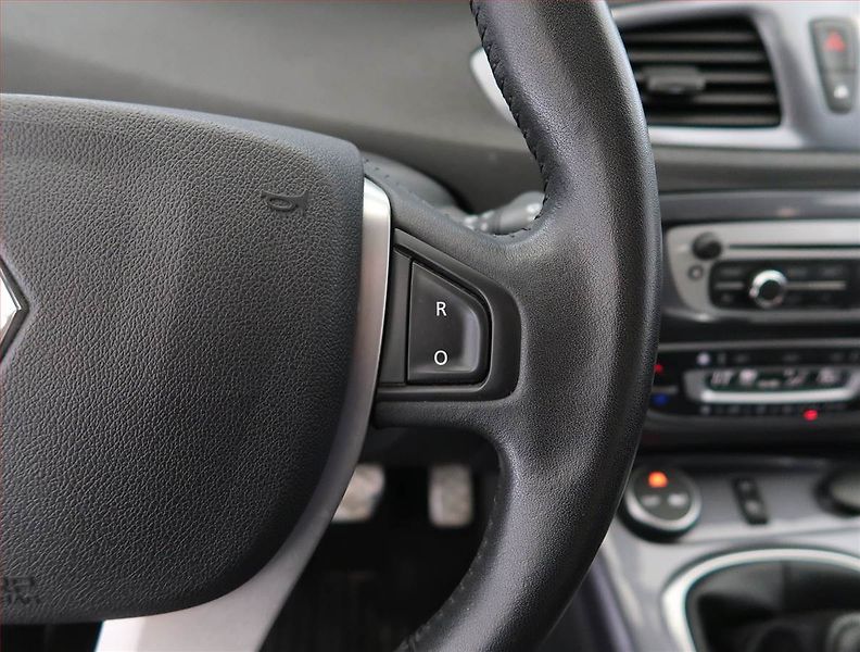 Renault Scénic (2013) BOSE 1.2 TCe, Navi, Tempomat - fotka 19 z 22