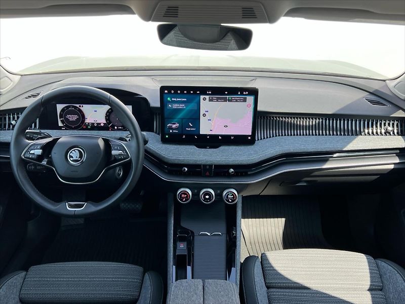 Škoda Superb 2,0 TDi 110kW 7DSG SELECTION - fotka 5 z 31