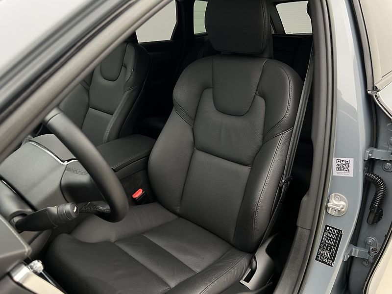Volvo V90 T6 AWD RECHARGE DARK PLUS - fotka 17 z 46