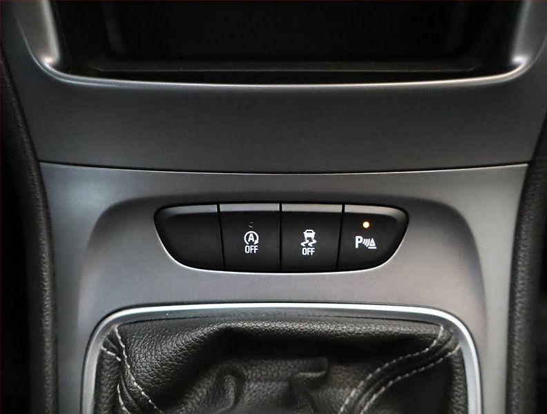 Opel Astra (2019) 1.6 CDTI, Serv.kniha, Navi - fotka 13 z 17