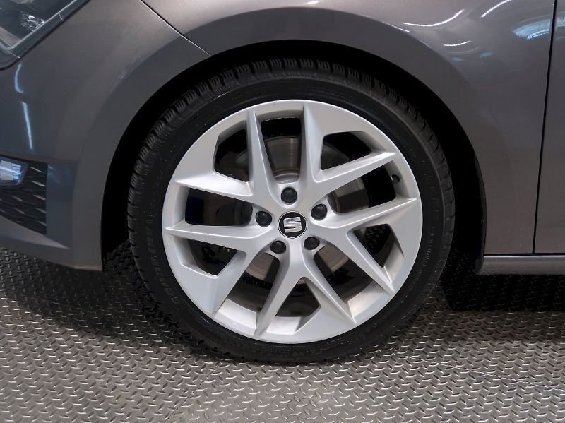 Seat Leon (2015) ST 2.0TSI 135KW FR NAVI PANORA - fotka 12 z 37