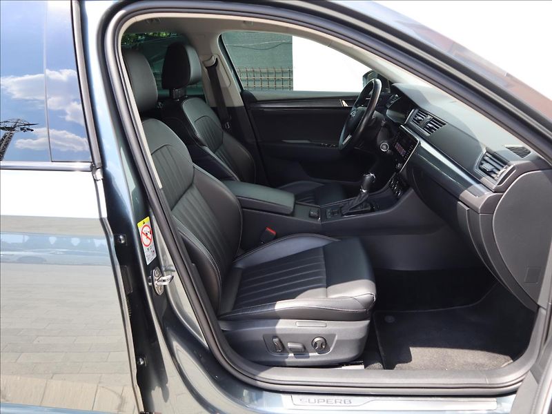 Škoda Superb 2,0 TDI DSG ACC DCC Kamera LED - fotka 8 z 58