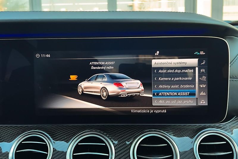 Mercedes-Benz Třídy E (2017) E63S AMG 4Matic+ V8 Biturbo - fotka 88 z 99