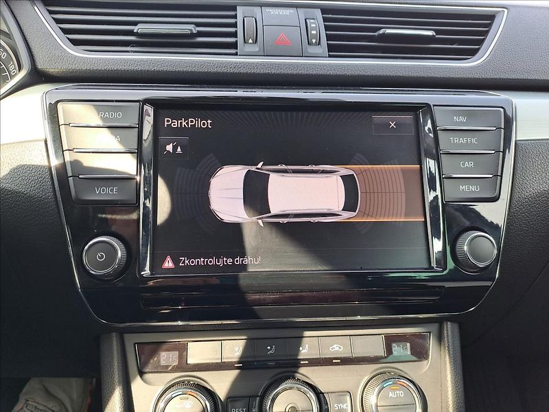 Škoda Superb 2,0 TDI 4x4 - fotka 13 z 17