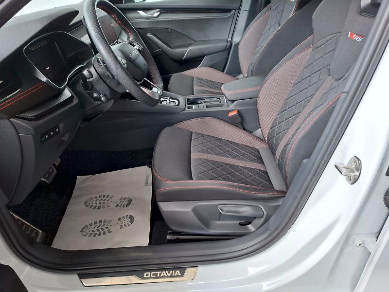 Škoda Octavia (2025) combi RS 2,0 TSI 195 KW 7-STUP - fotka 34 z 43