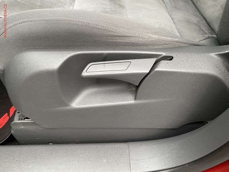 Volkswagen Touran (2011) 1.4 TSi, Highline, výhřev sed - fotka 14 z 17