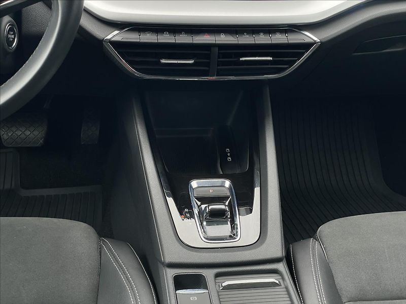 Škoda Octavia 2,0 TDI DSG Style Plus TAŽNÉ - fotka 13 z 25