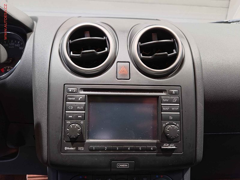 Nissan Qashqai (2012) 1.6i, ČR, AT, navi - fotka 16 z 20