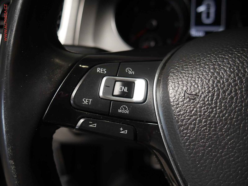 Volkswagen Golf (2014) 2.0 TDi, ČR, AC, tempo - fotka 16 z 19