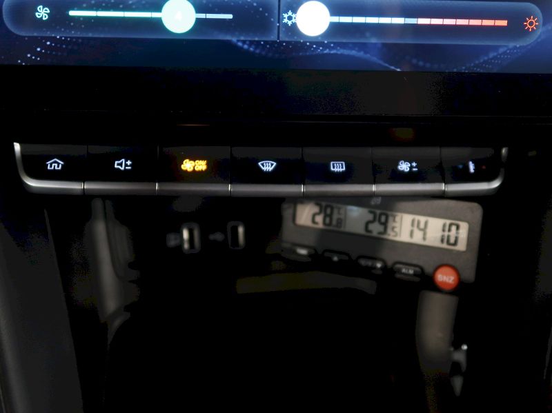MG ZS (2022) EMOTION 1.5VTi-Tech 77KW - fotka 24 z 33