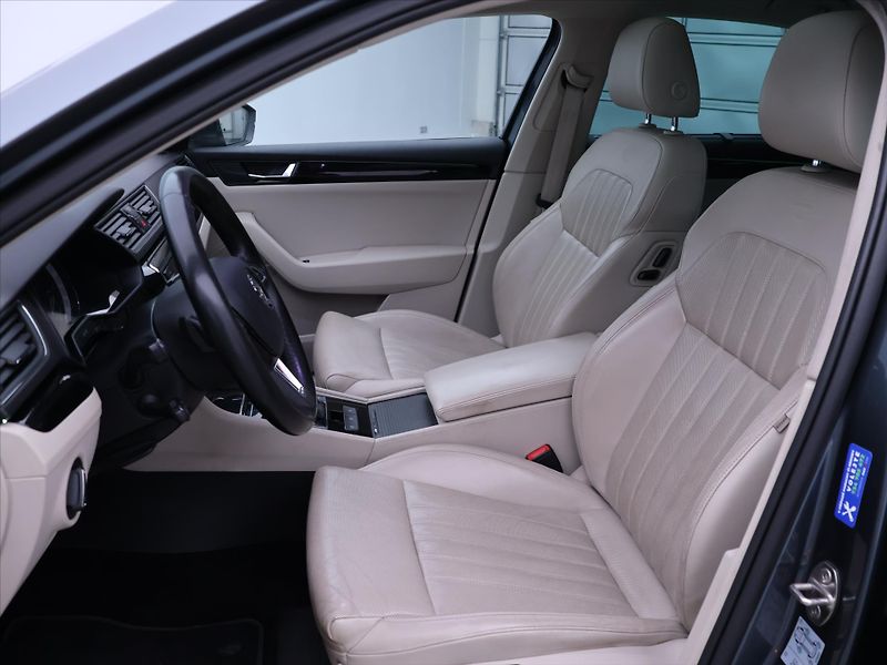 Škoda Superb 2,0 TSI 206kW DSG 4x4 CZ L&K - fotka 13 z 45