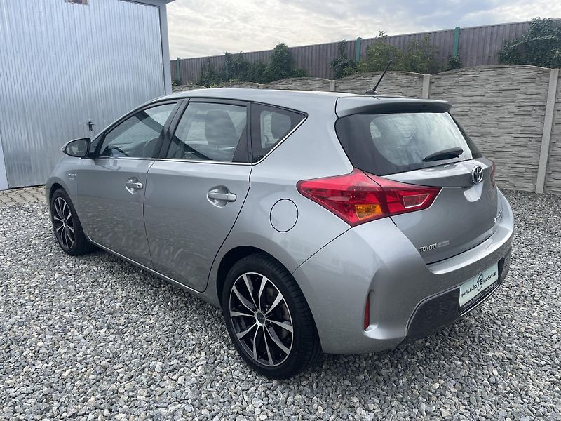Toyota Auris 1.8i 16v HYBRID AUT SERVIS TOP - fotka 12 z 172