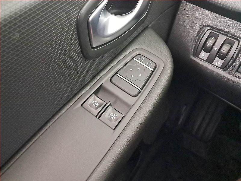 Renault Clio (2019) 0.9 TCe, Navi, Tempomat - fotka 17 z 21
