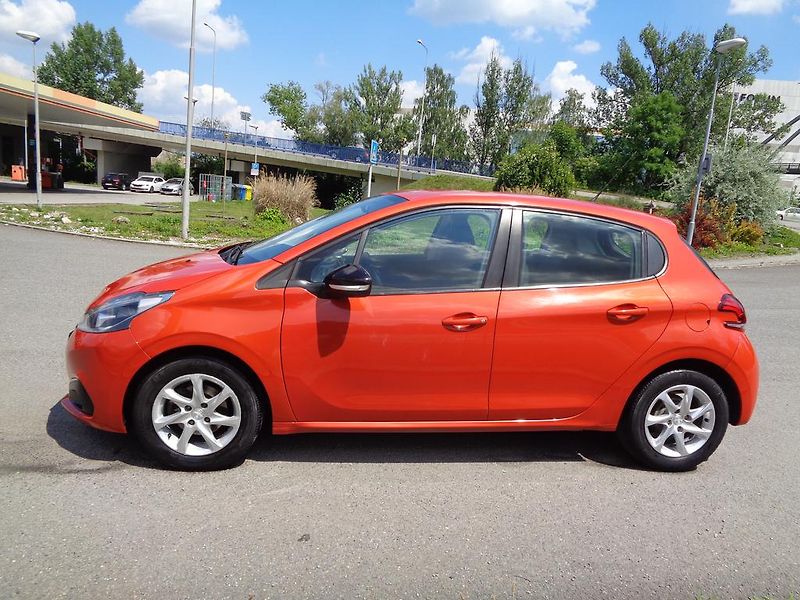 Peugeot 208 (2016) 1.2i  KOUPENO ČR - fotka 2 z 10