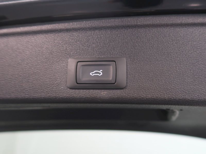 Audi A4 (2019) 40TDI 140KW 4x4 WEBASTO NAVI - fotka 37 z 39