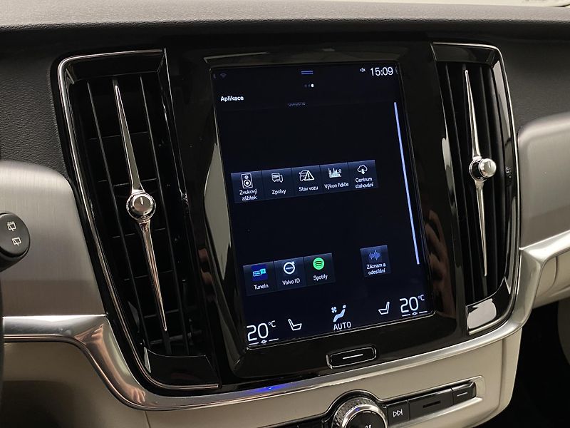 Volvo V90 D4 MOMENTUM AUT - fotka 40 z 48