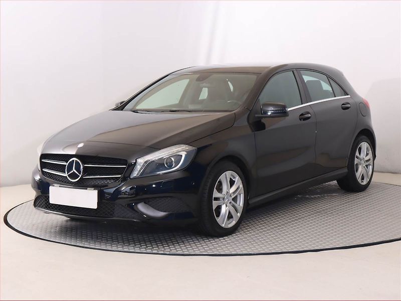 Mercedes-Benz Třídy A (2014) A 180 d, Xenony, Park. senzory - fotka 2 z 17