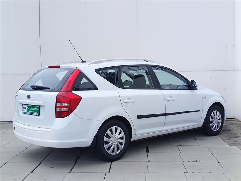 Kia Ceed 1,6 CVVT Aut. klimatizace ČR - fotka 6 z 28