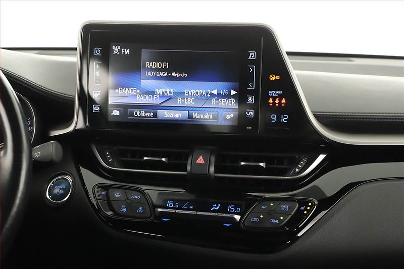Toyota C-HR (2018) Selection 1.8 Hybrid - fotka 12 z 16