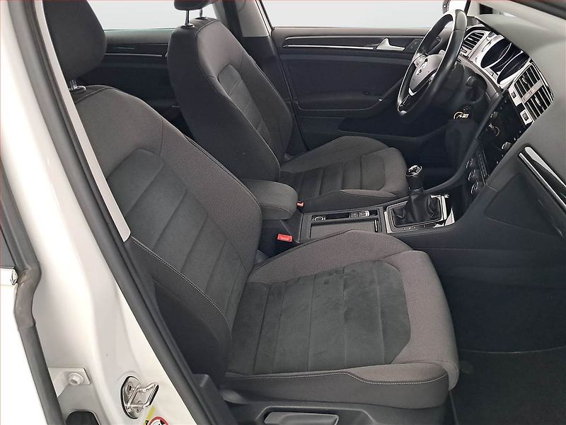Volkswagen Golf (2019) Highline 1.5 TSI, Tempomat - fotka 9 z 18