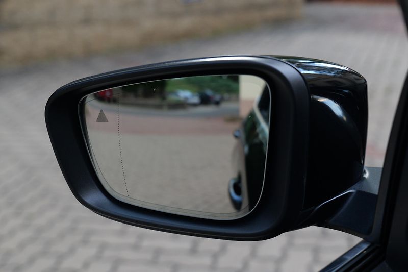 BMW Řada 5 530xD Aktiv.Podvozek TopVýbava - fotka 10 z 48