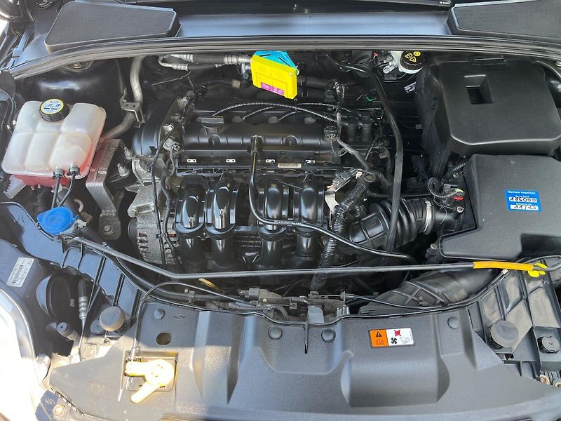 Ford Focus (2011) 1.6 i - fotka 15 z 15