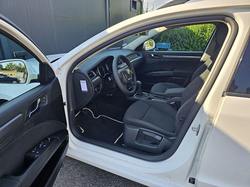 Škoda Superb 1.4 TSI 92 kW,TAŽNÉ,SERVISKA - fotka 17 z 50
