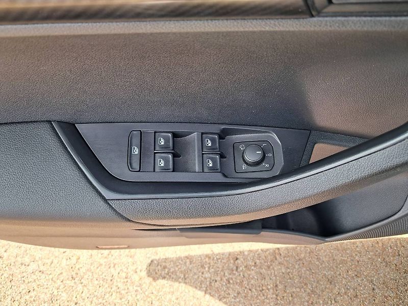 Škoda Karoq (2023) SPORTLINE 1.5 TSI / 110 kW DSG - fotka 18 z 29