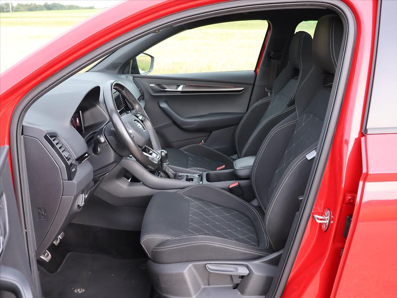 Škoda Karoq 1.5 TSI Sportline Virtual 1.Ma - fotka 10 z 28