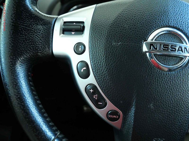 Nissan Qashqai (2012) 1.6 16V, ČR, Panor, AC - fotka 15 z 19