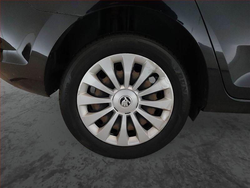 Škoda Rapid (2018) Spaceback 1.0 TSI - fotka 15 z 16