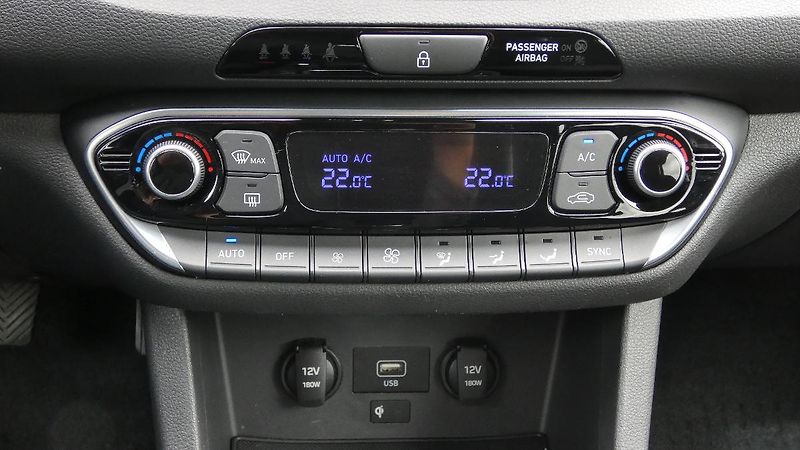 Hyundai i30 Kombi 1.5 T-GDI mHEV Smart - fotka 17 z 23