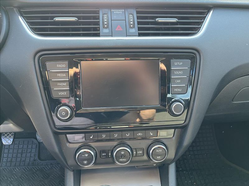 Škoda Octavia 2,0 TDi STYLE ROZVODY SERVIS - fotka 16 z 46