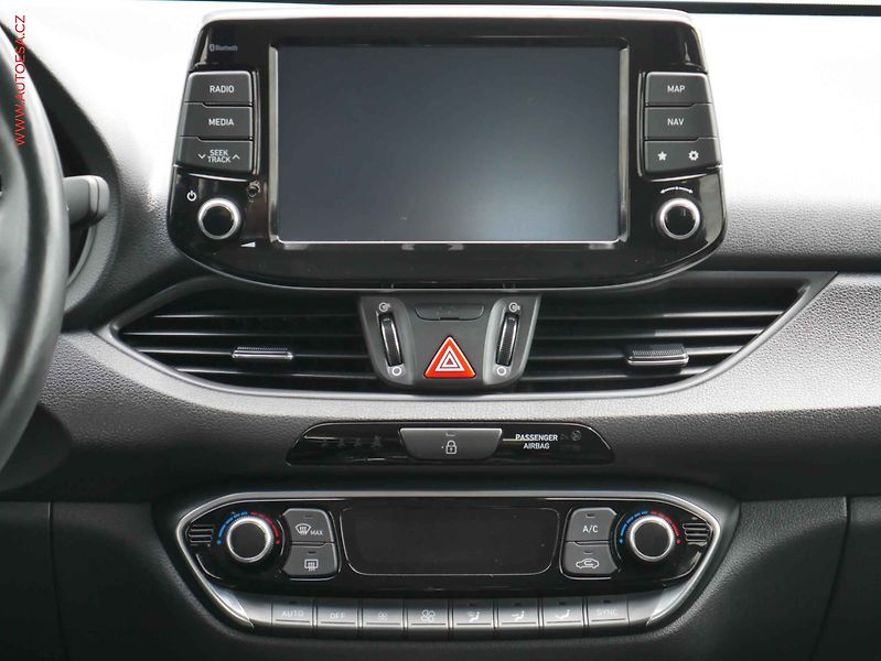 Hyundai i30 (2019) 1.4 T-GDi, ČR, AC, temp. - fotka 11 z 21