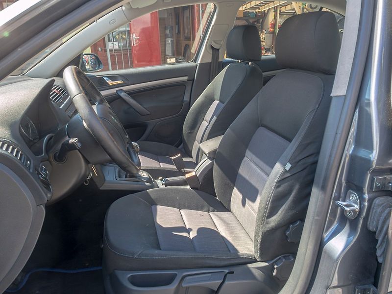 Škoda Octavia (2008) ČR 2.0TDI 103KW man – DIGI - fotka 13 z 37