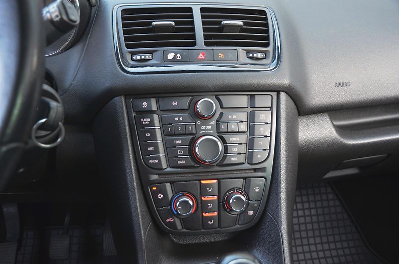 Opel Meriva (2012) 1.4 88kW Design Ed. / 2x kola - fotka 33 z 41