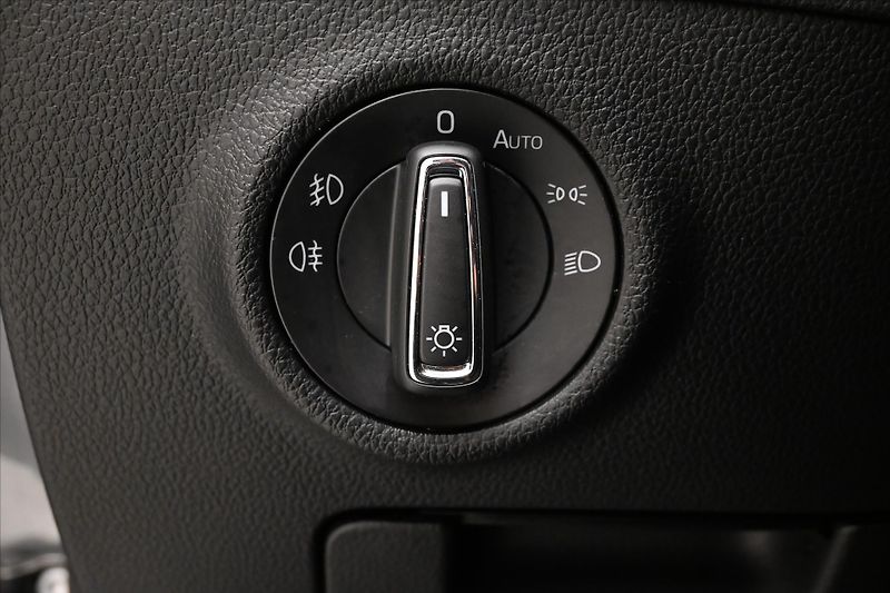 Škoda Superb 2,0 TDI 110 kW DSG Style Záruk - fotka 25 z 31