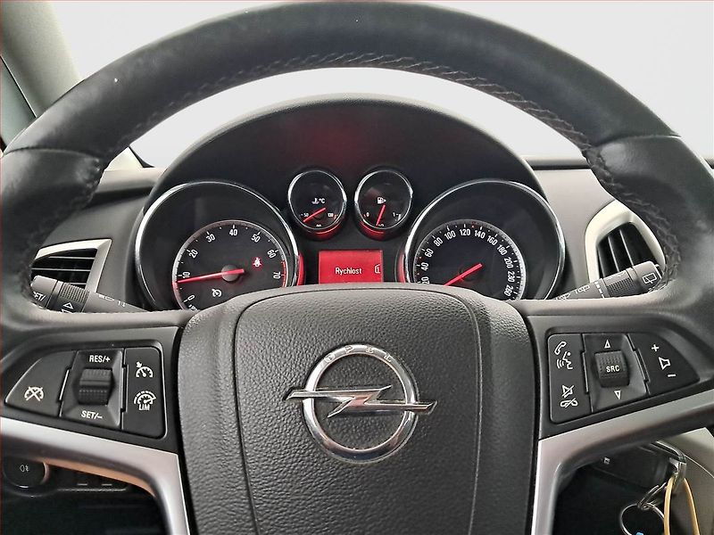 Opel Astra (2013) 1.6 16V, Tempomat - fotka 16 z 17