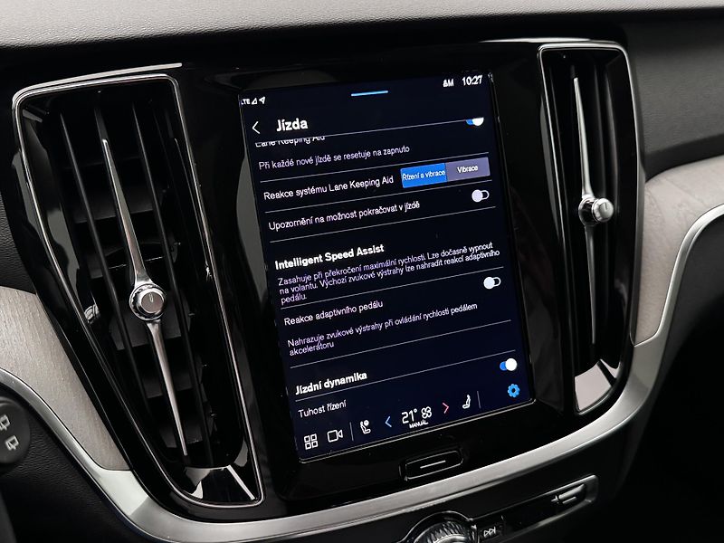 Volvo V60 B4 DARK PLUS AUT  - fotka 37 z 49