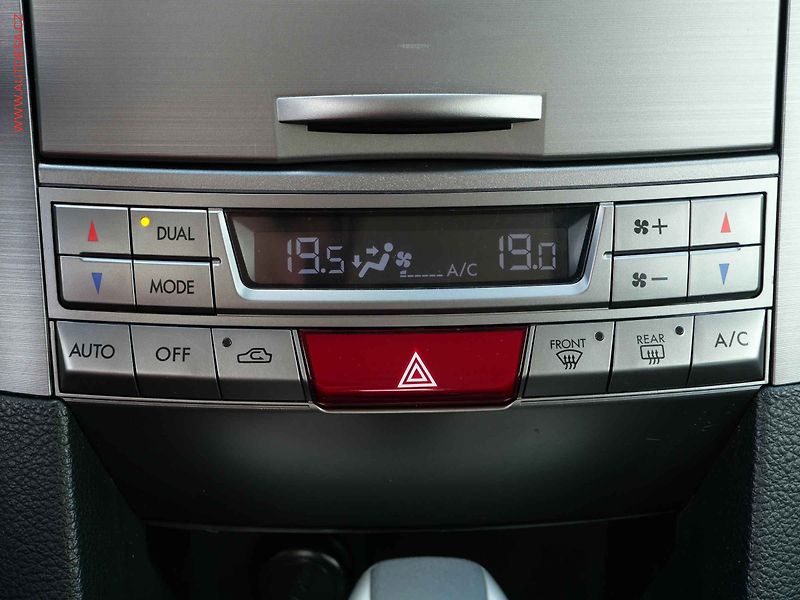 Subaru Legacy (2011) 2.5i 4x4, 1.maj,ČR, AT - fotka 16 z 17