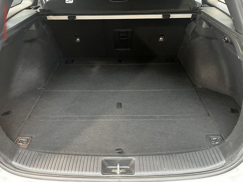 Hyundai i30 (2018) 1.4 T-GDi, 1.maj,ČR, Trikolor - fotka 7 z 16