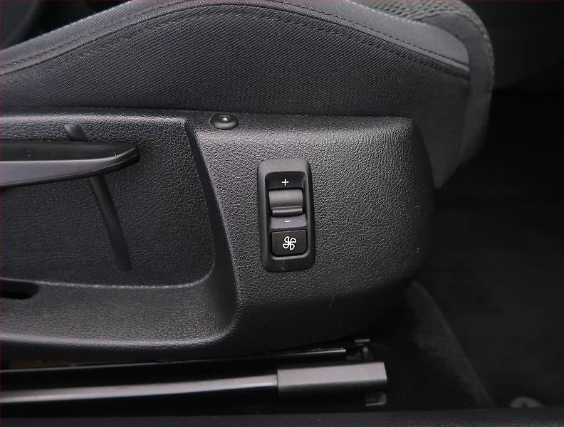 Volkswagen CC (2012) 2.0 TDI, Serv.kniha, Xenony - fotka 19 z 23