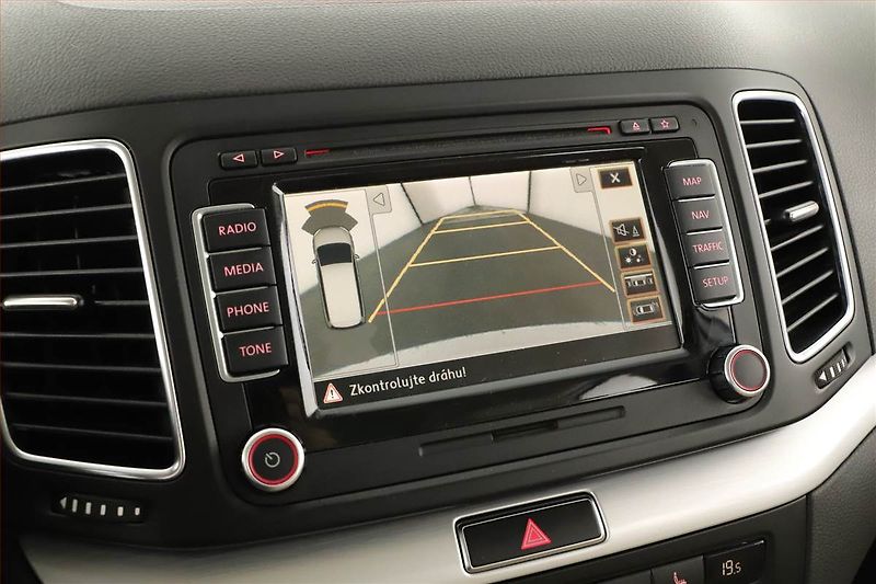 Volkswagen Sharan (2013) 2.0 TDI, Automat, 7 míst, Kůže - fotka 16 z 19