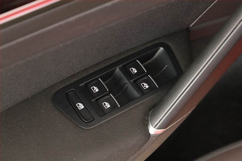 Volkswagen Golf (2019) 1.5 TSI, Automat, Tempomat - fotka 14 z 14