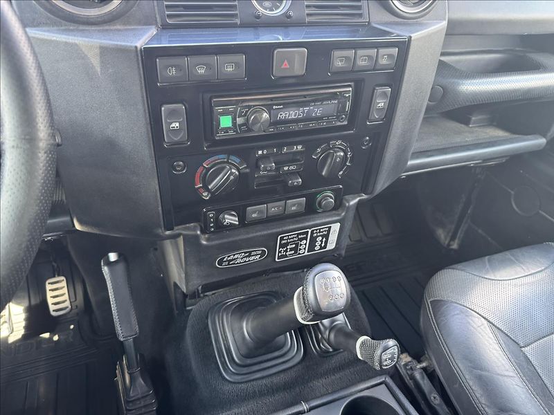 Land Rover Defender 2,2 110 TD4 STW Adventure ČR - fotka 17 z 25