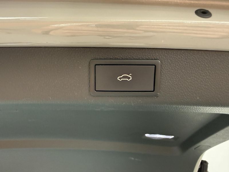 Škoda Superb 2.0 TSI 140kW SportLine Combi - fotka 14 z 14